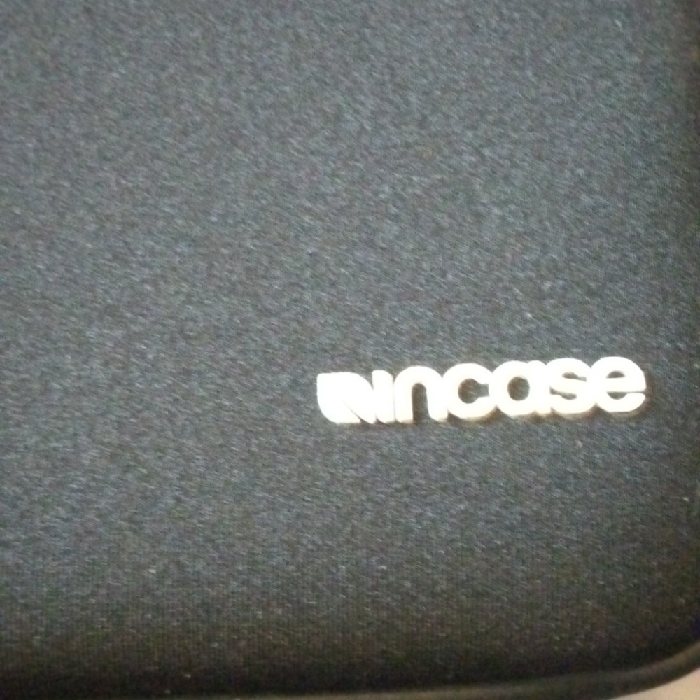 Incase Black Tablet Sleeve - Picture 2 of 2